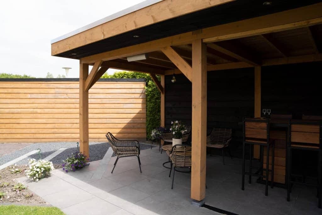 Houten overkapping met karakter in Drachten, DIM houtbouw projecten