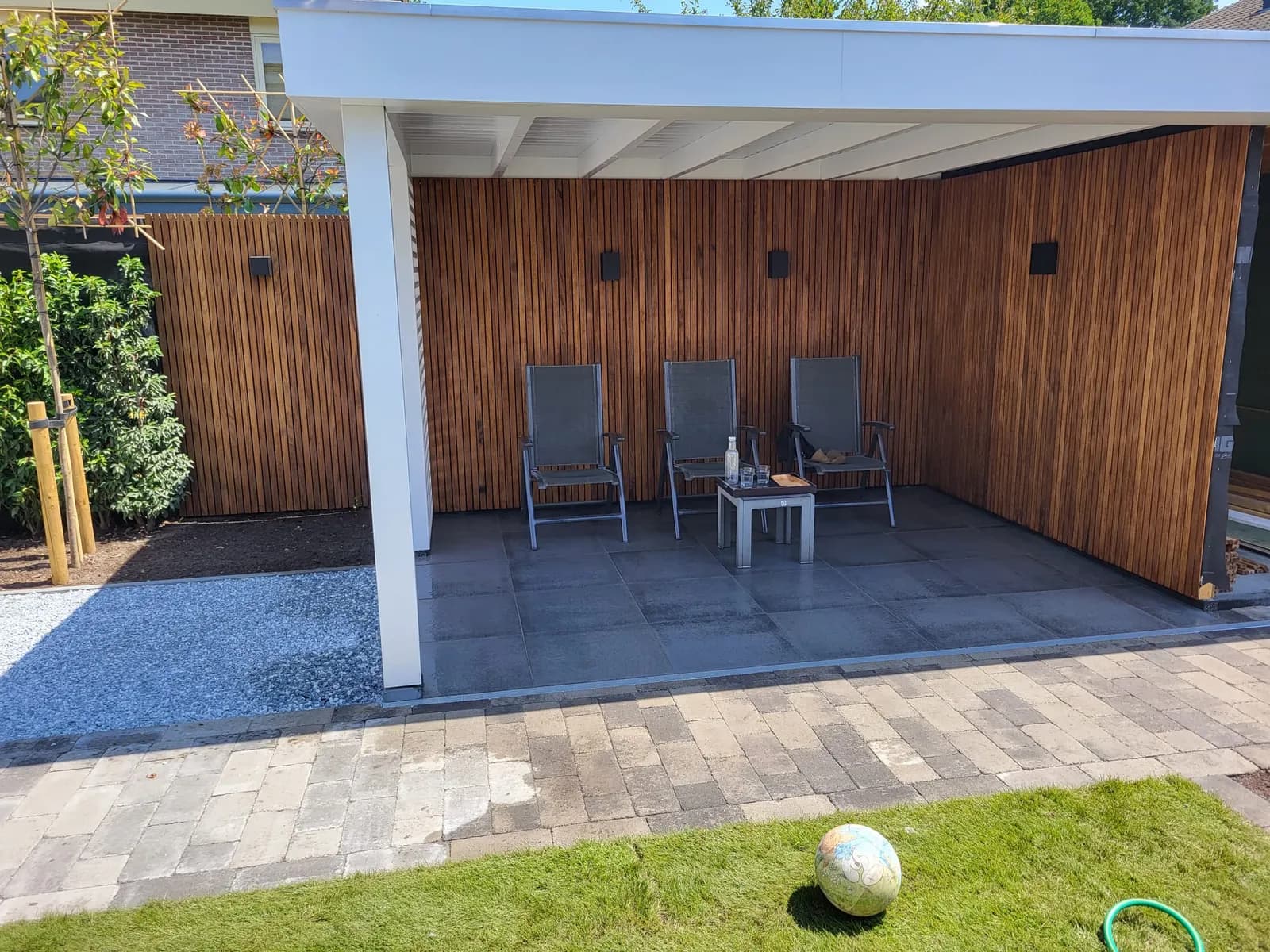 Rustgevende, luxueuze achtertuin in Eelde, beeld 5