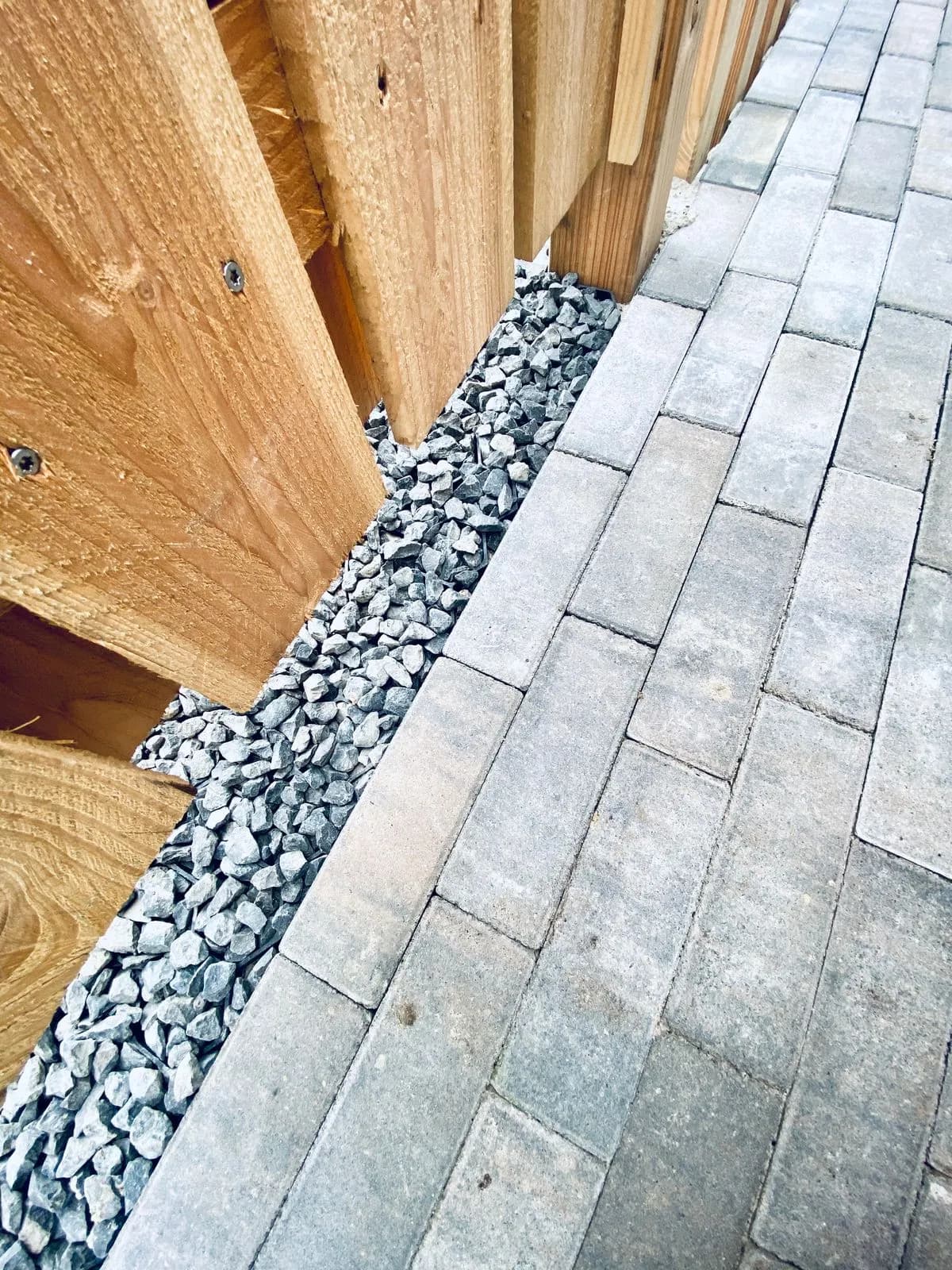 Moderne tuin met overkapping in Lemmer, beeld 10