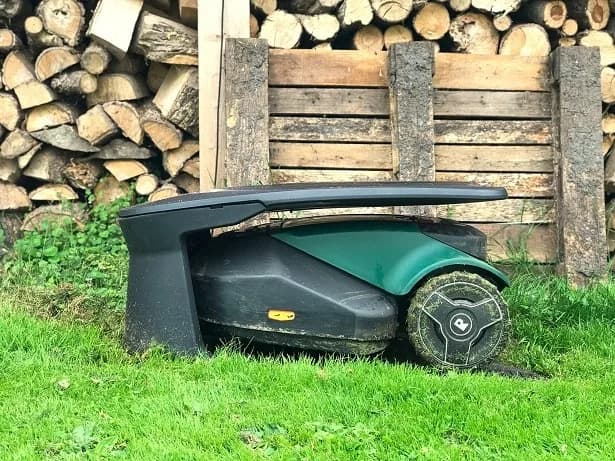 Automatische robotmaaier tuin Groningen