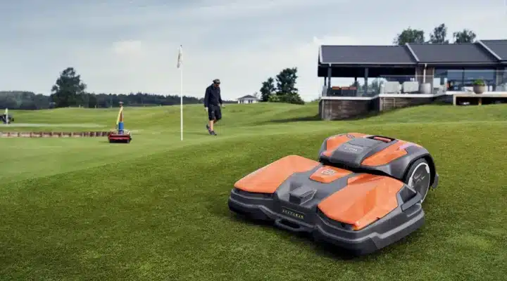 Husqvarna robotmaaiers voetbalveld
