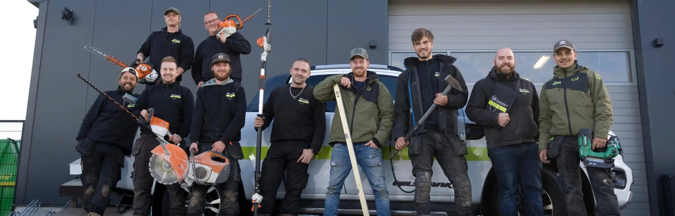 Het door DIM gesponsorde schaatsteam (de Haan / Westerhoff / Bouw Select) in actie