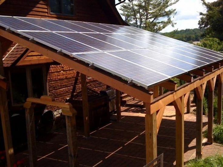 Overkapping met zonnepanelen