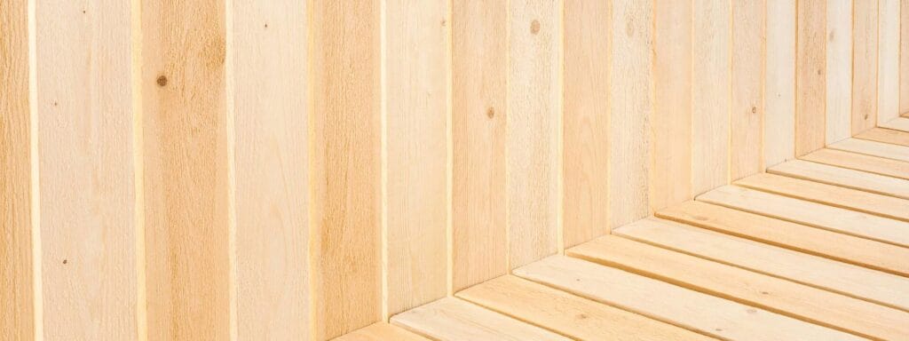 Fijn bezaagd hout overkapping